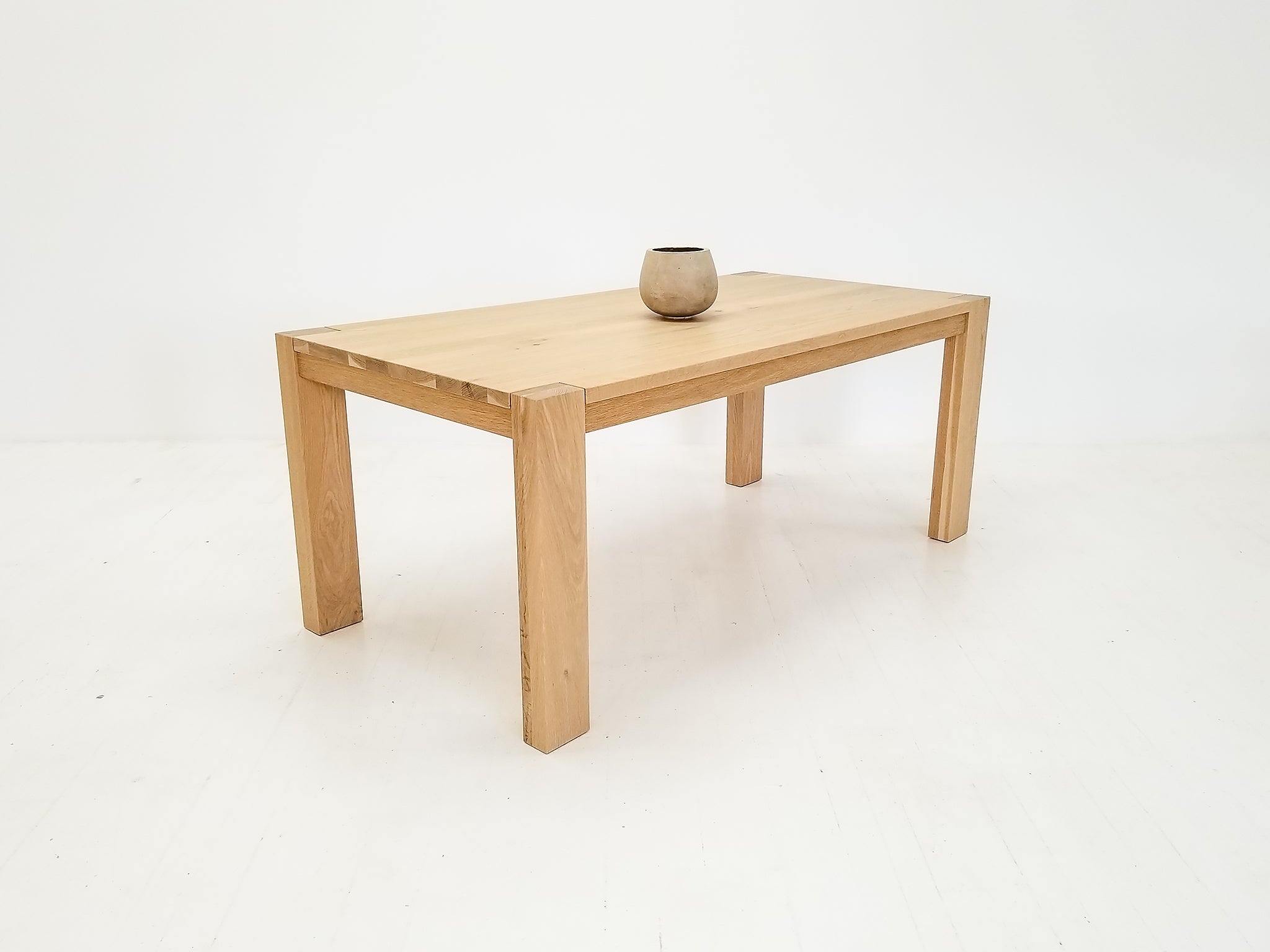 KALU Dining Table