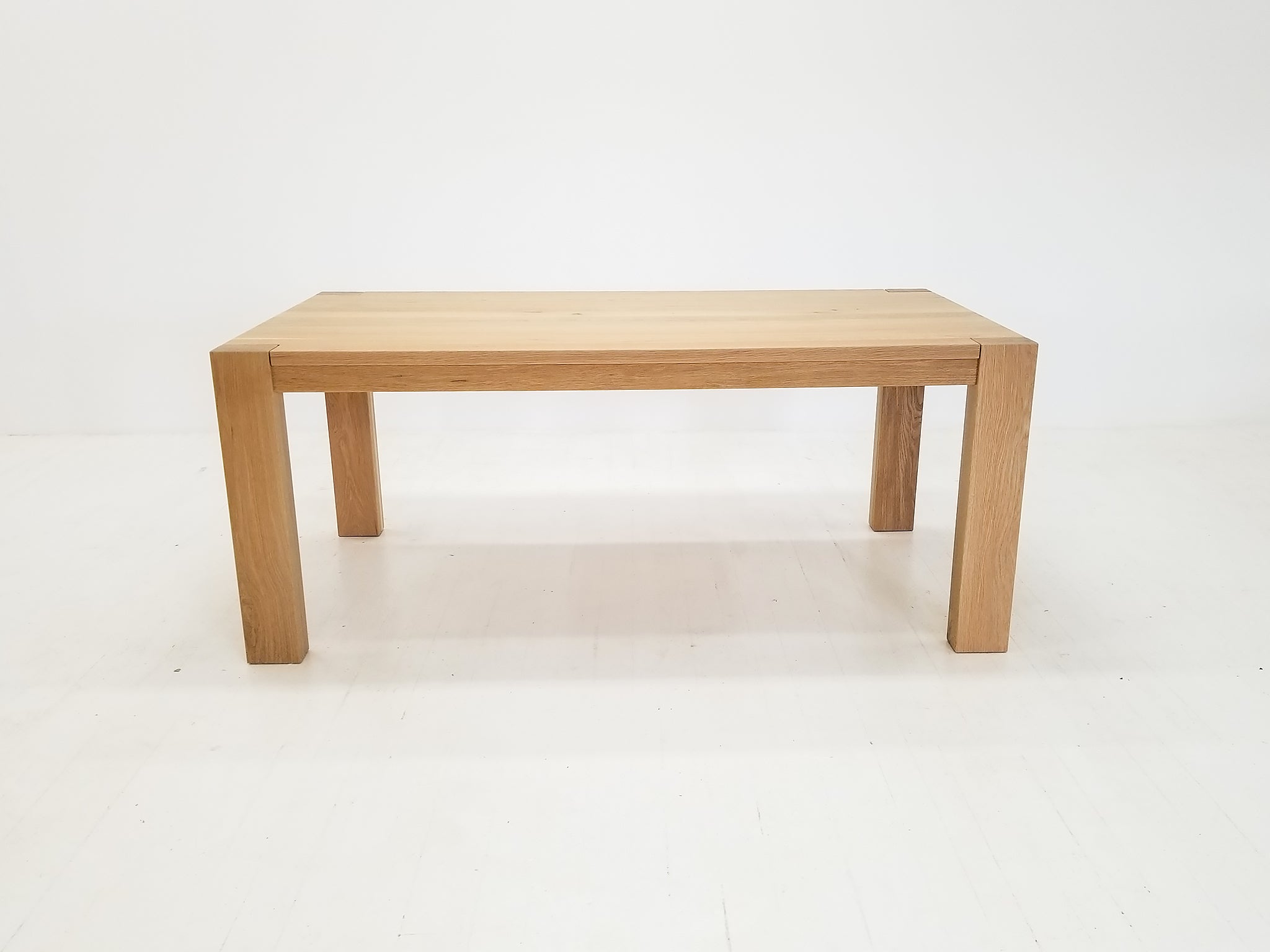 KALU Dining Table