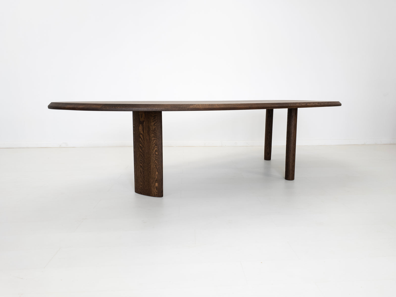 PERI Dining Table