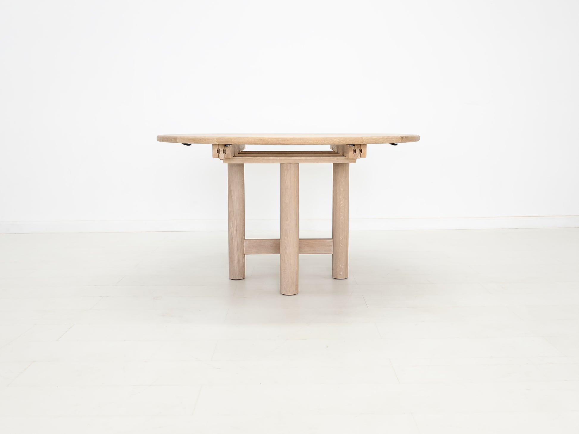 LEXI Dining Table