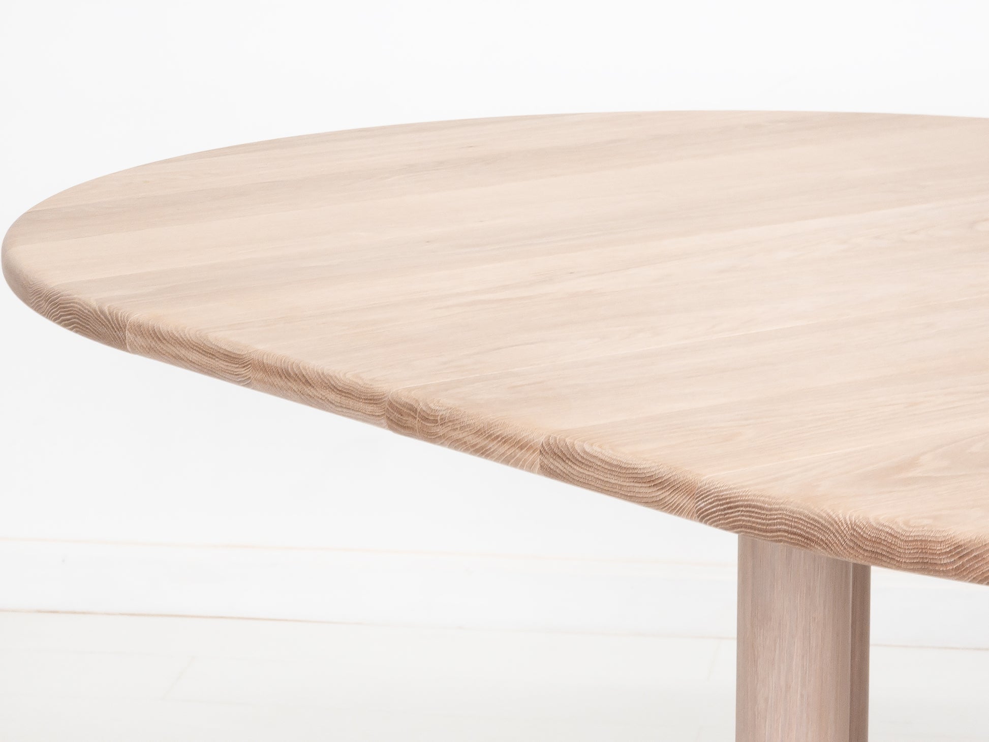 LEXI Dining Table