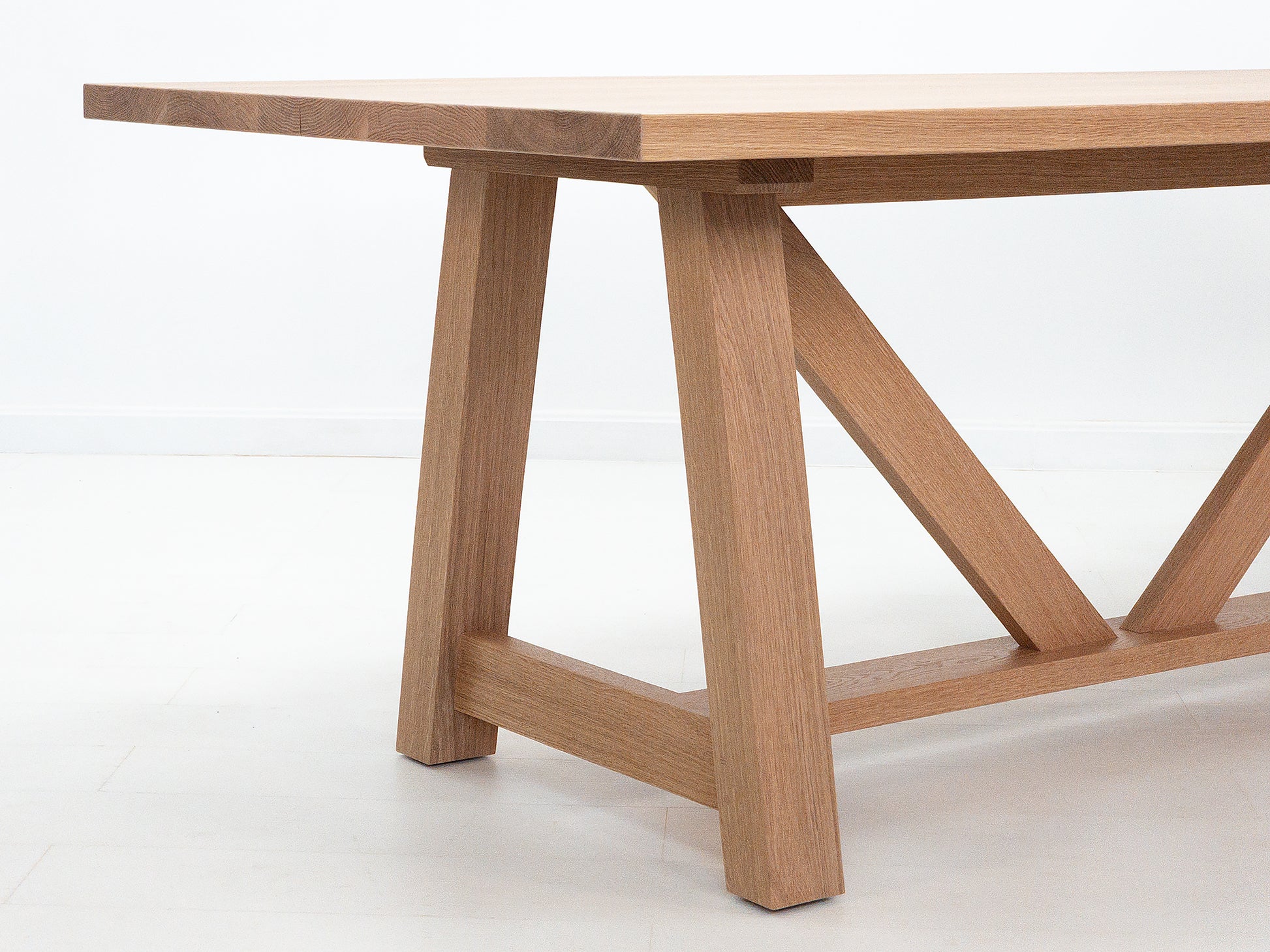 AXEL Dining Table