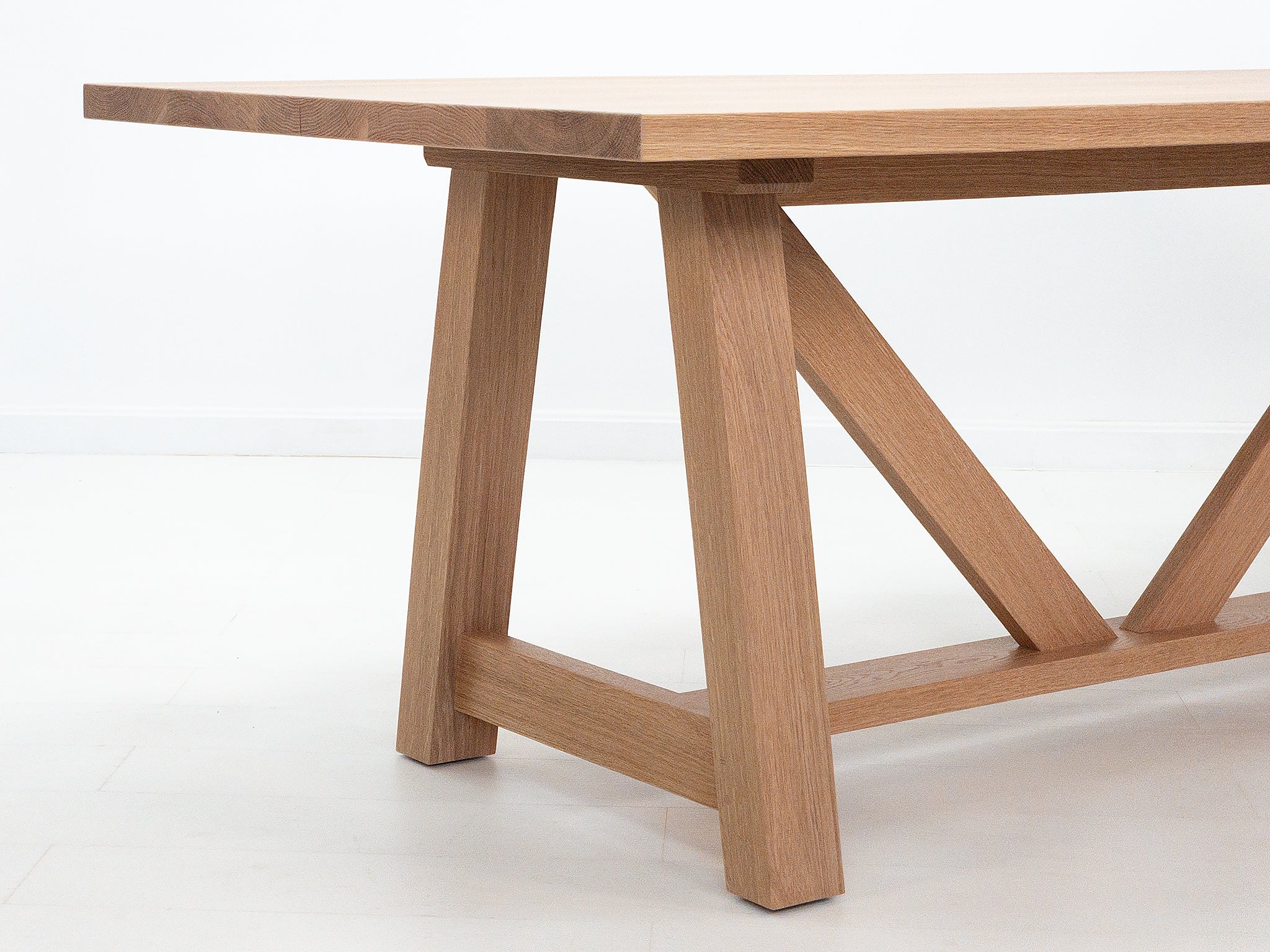 AXEL Dining Table