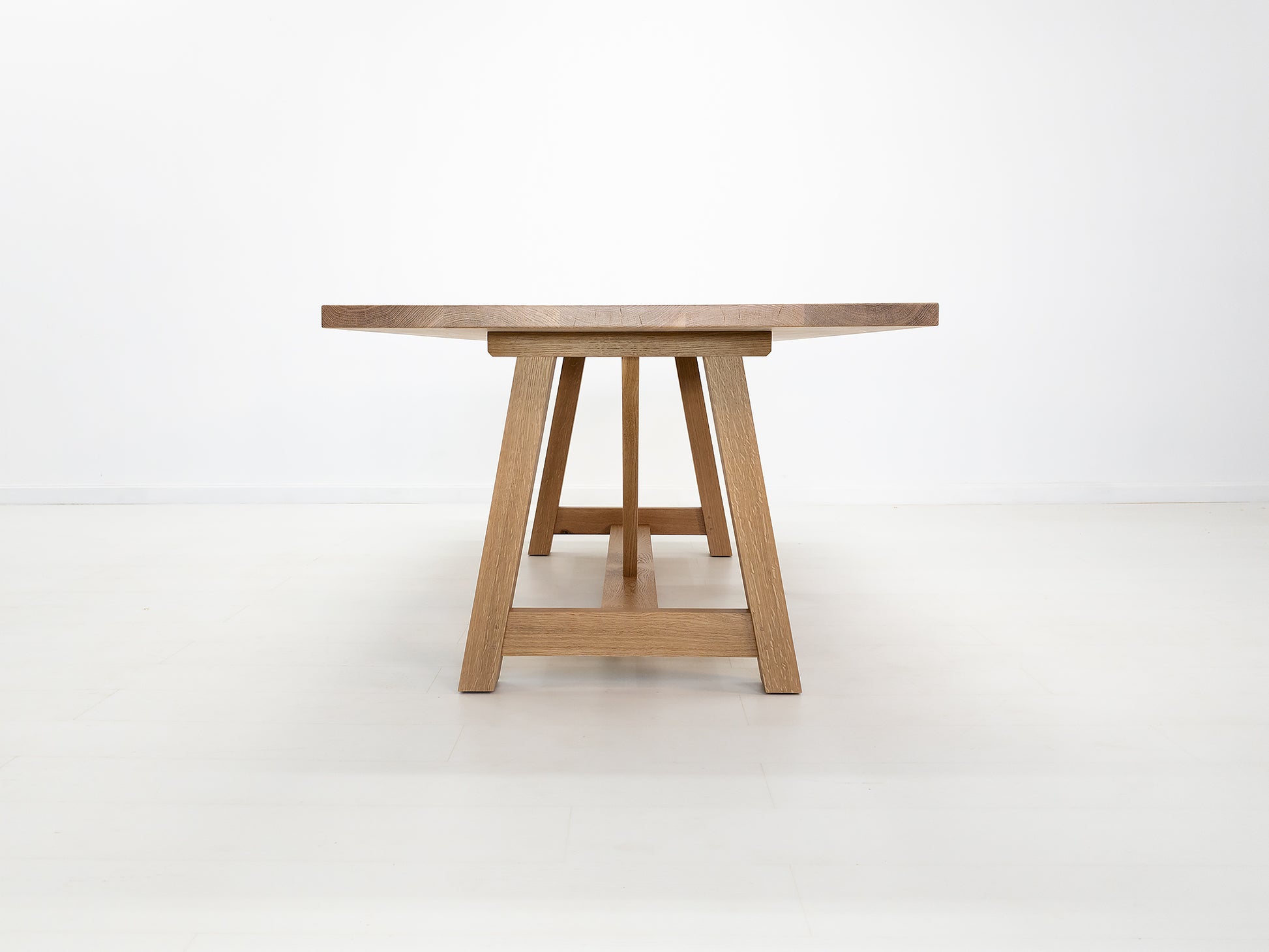 AXEL Dining Table