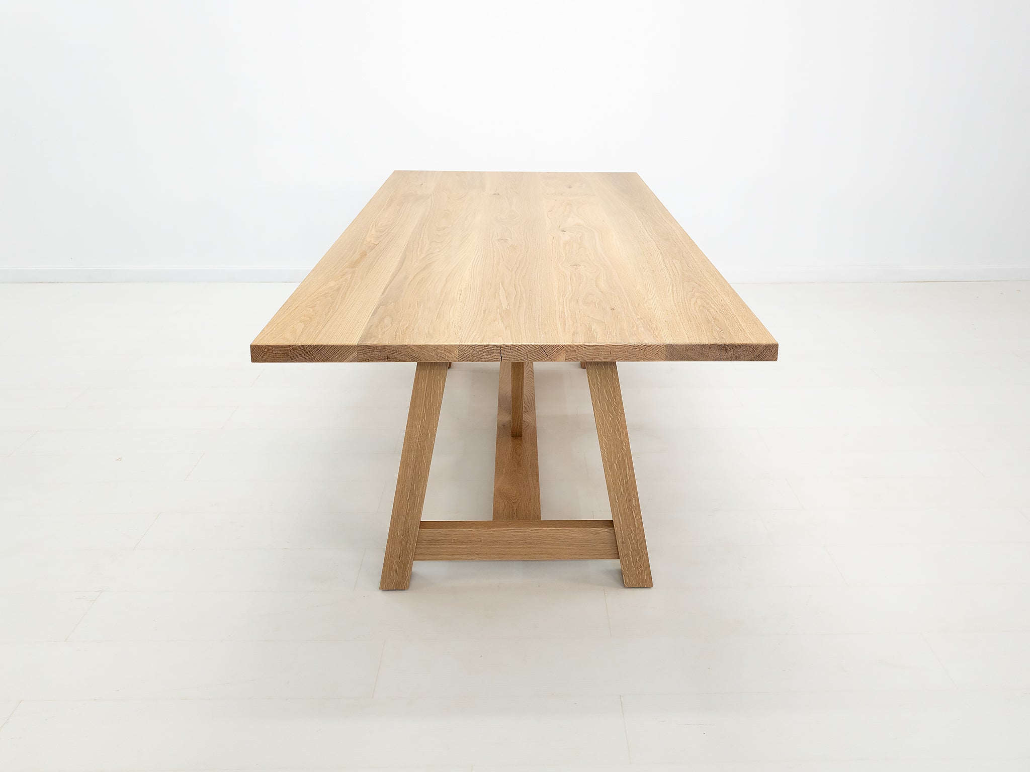 AXEL Dining Table