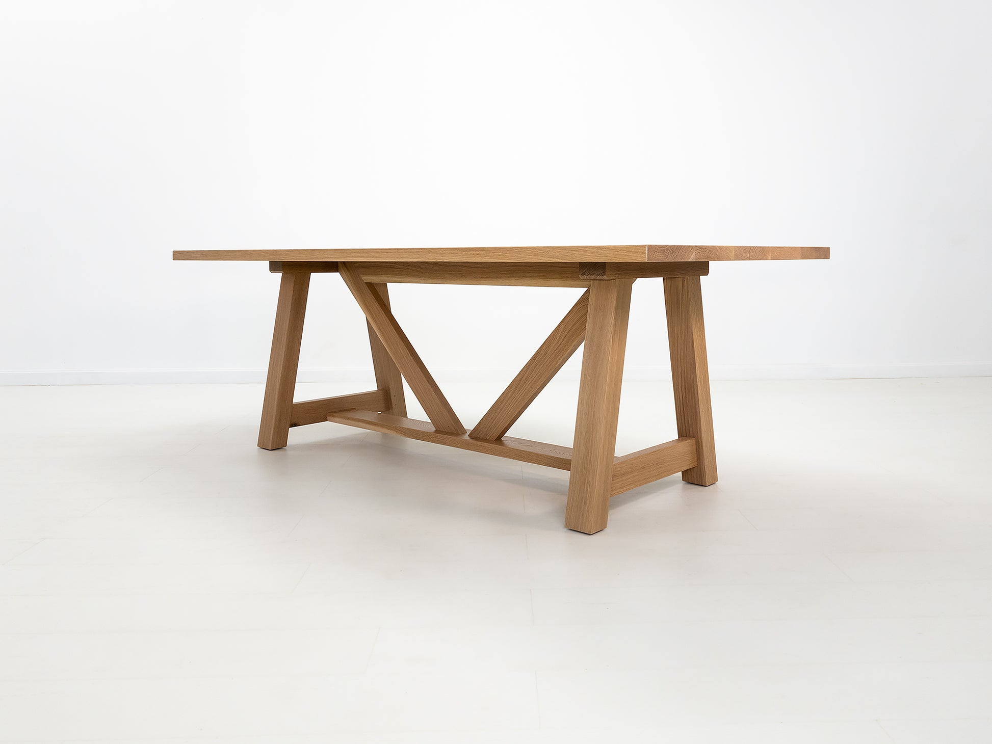 AXEL Dining Table