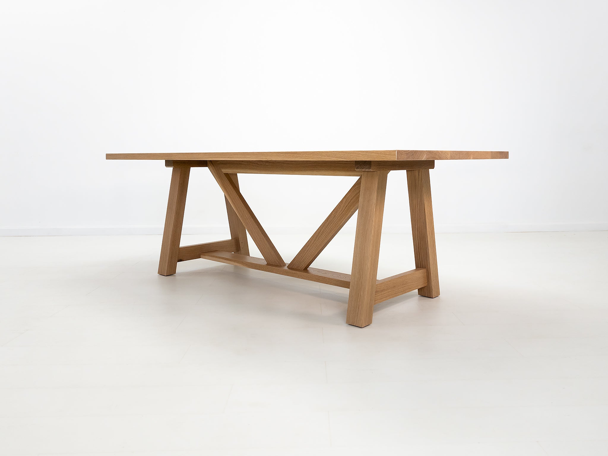 AXEL Dining Table