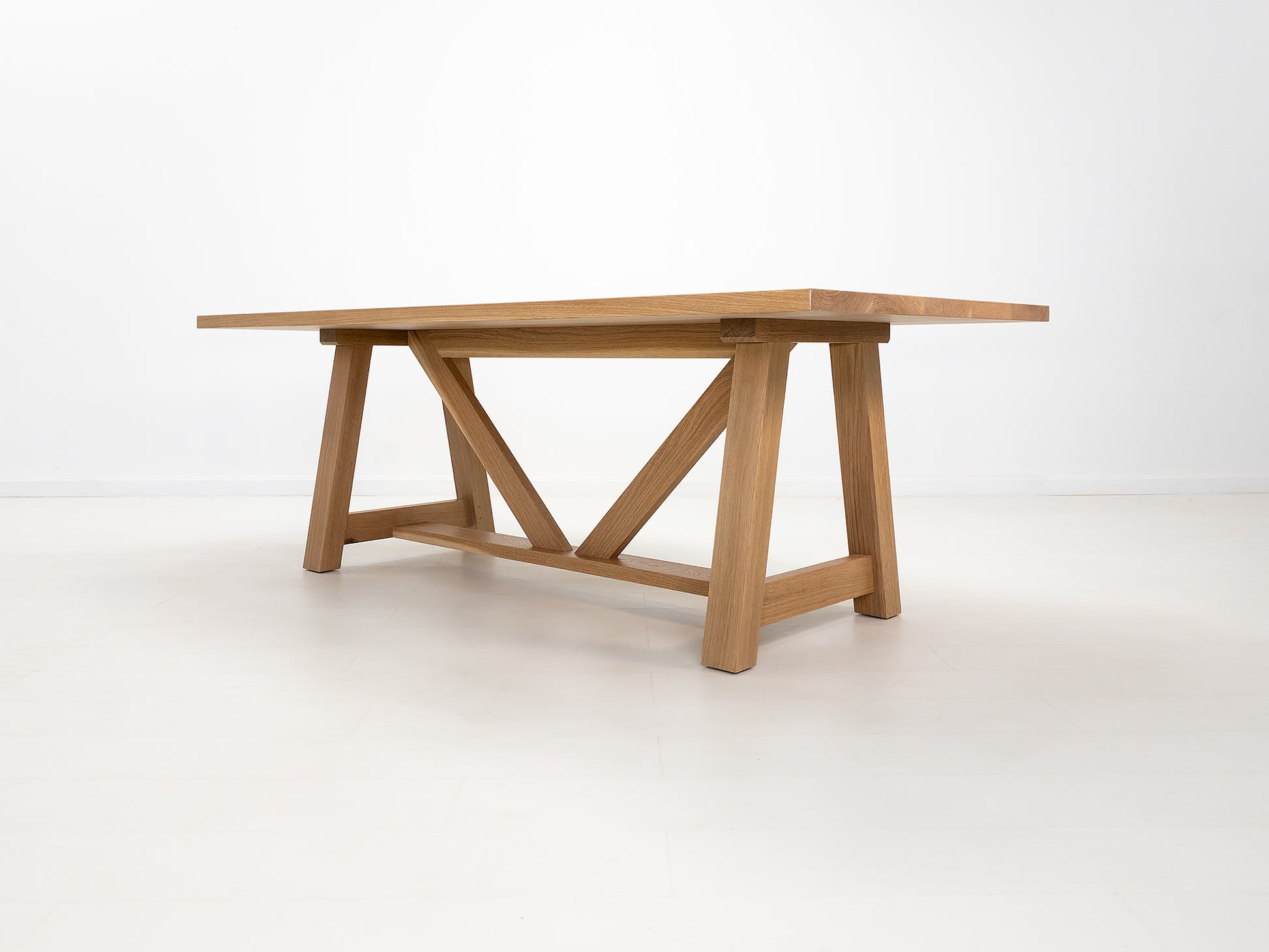AXEL Dining Table
