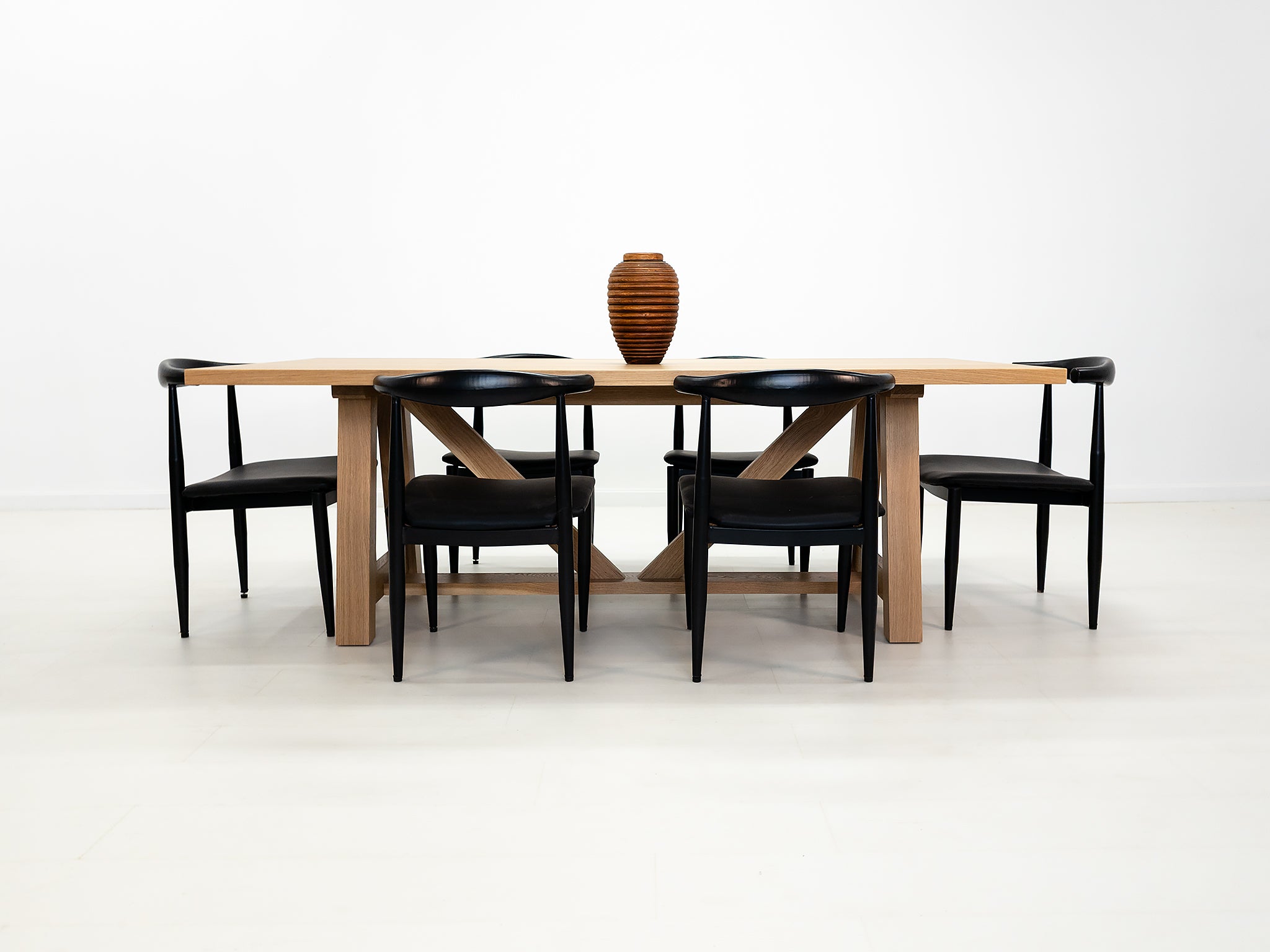 AXEL Dining Table