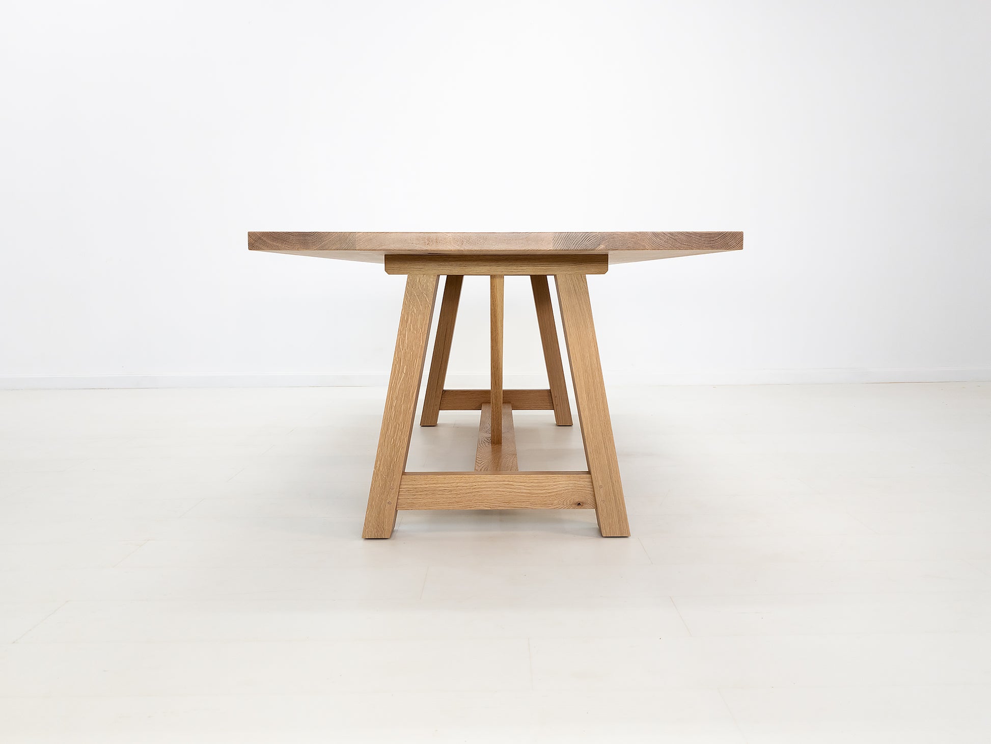 AXEL Dining Table