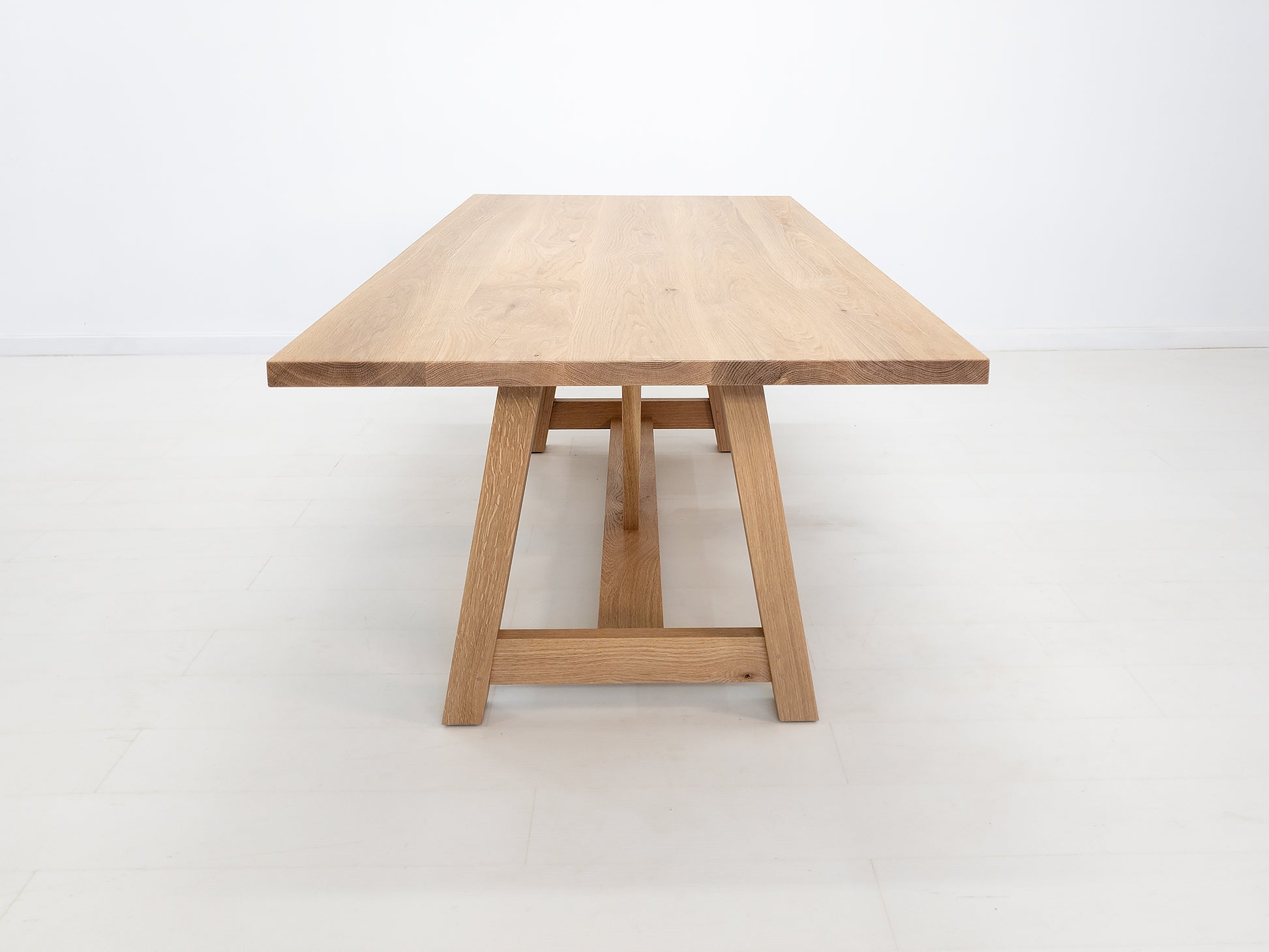 AXEL Dining Table