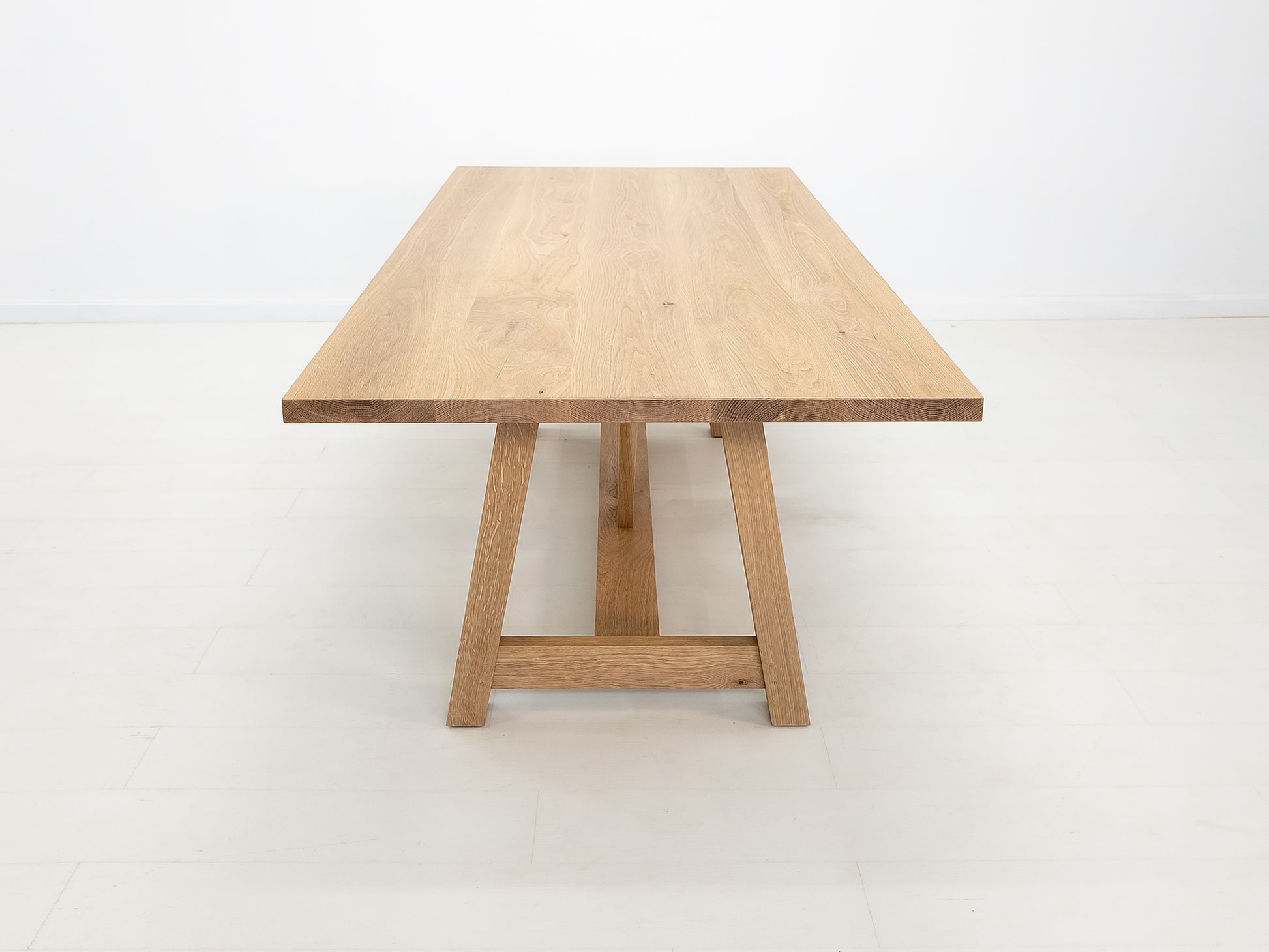 AXEL Dining Table
