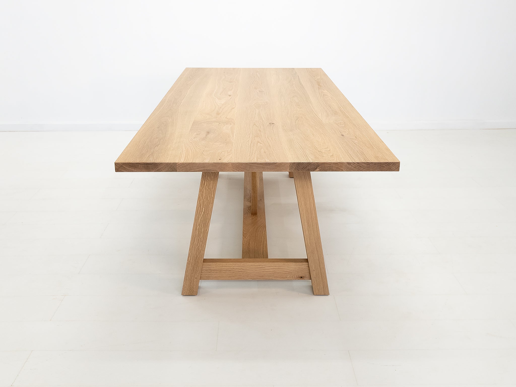 AXEL Dining Table