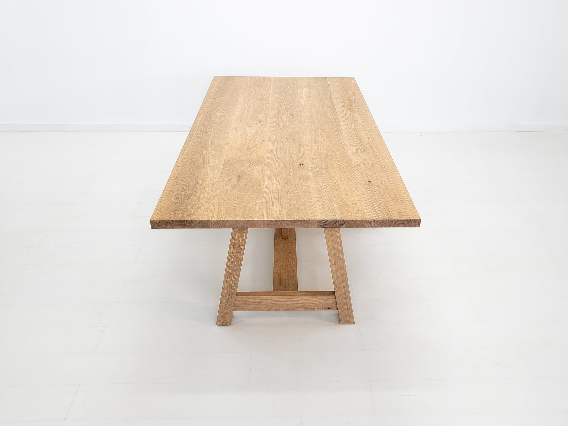 AXEL Dining Table