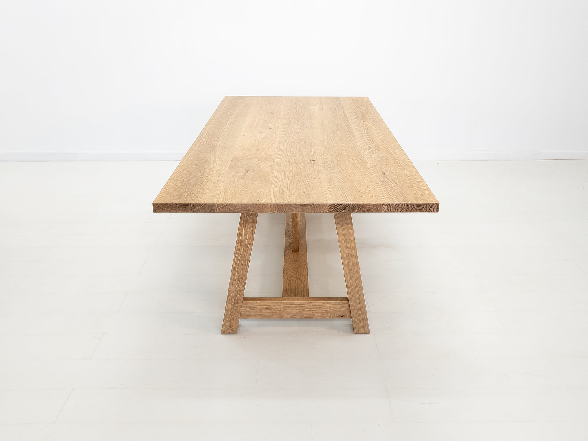 AXEL Dining Table