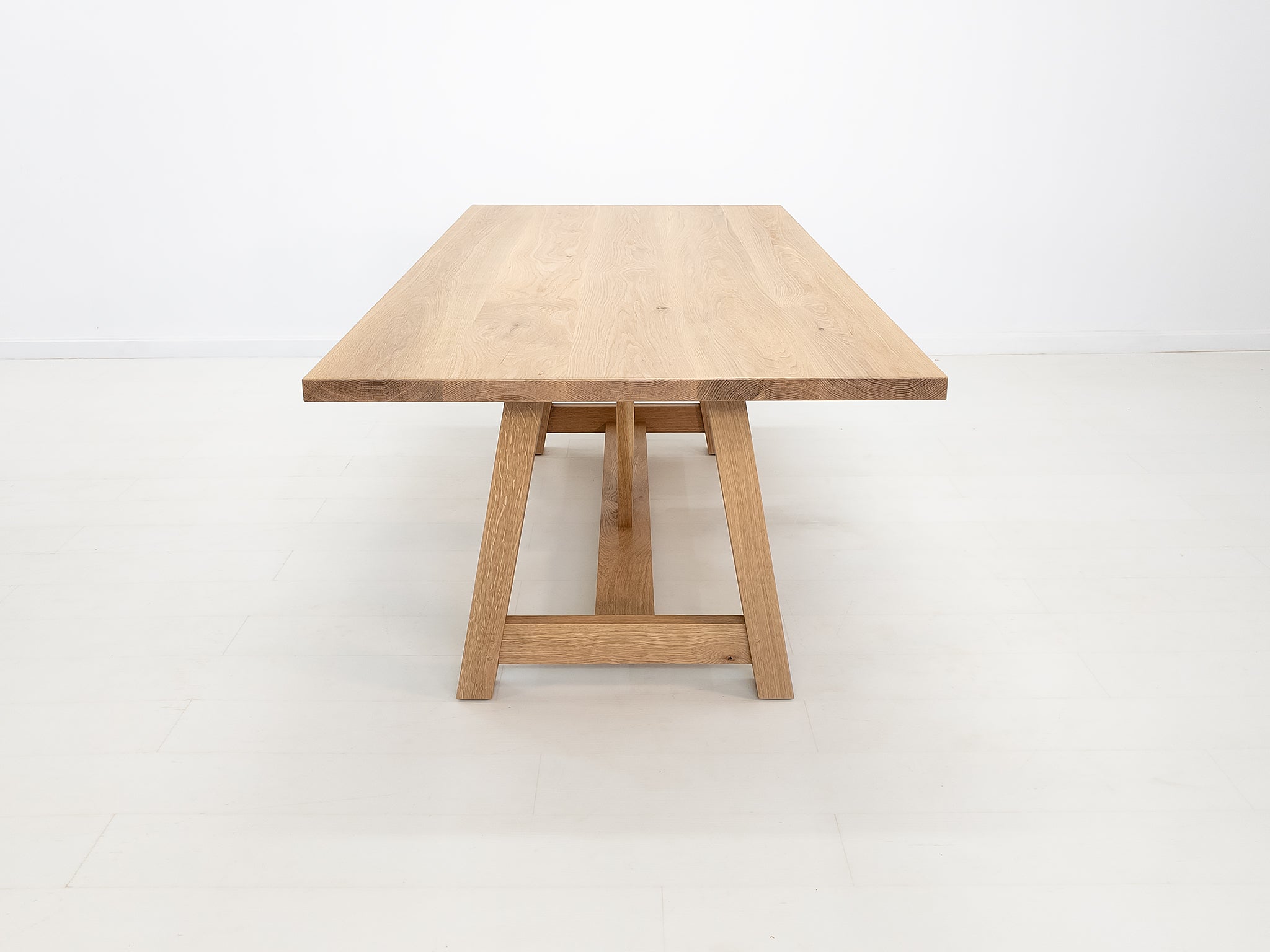 AXEL Dining Table