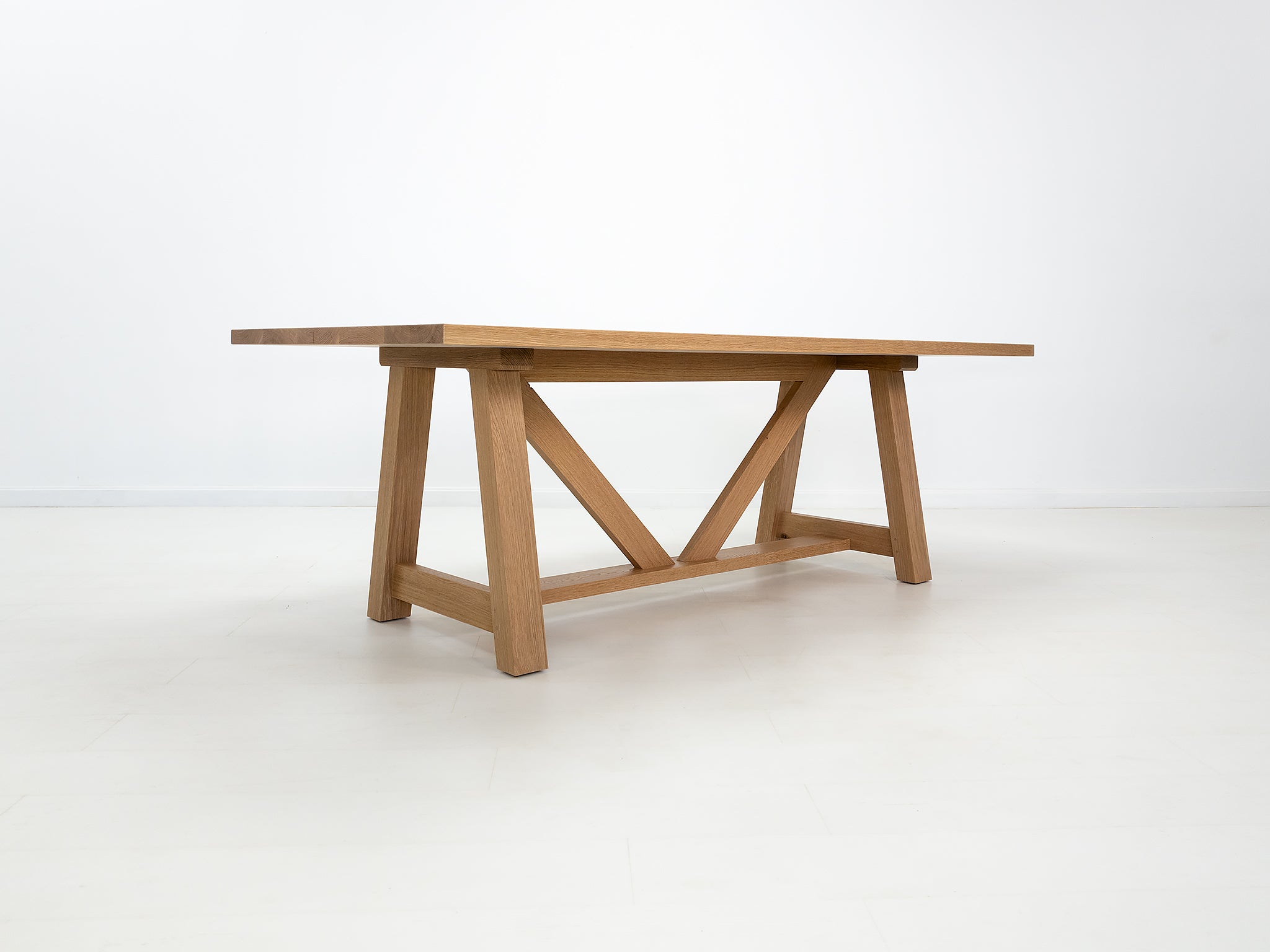 AXEL Dining Table