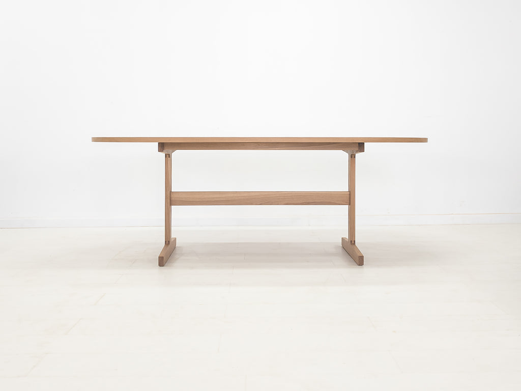 BANQ Dining Table