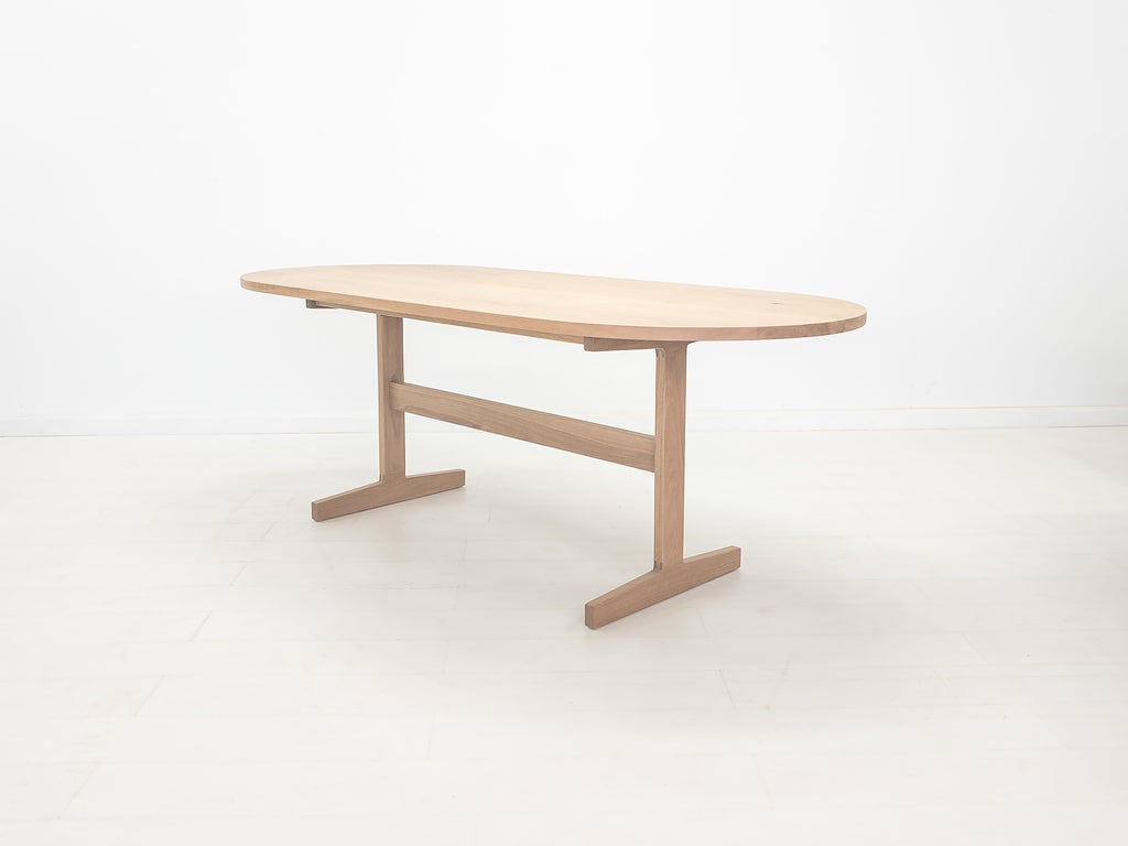 BANQ Dining Table