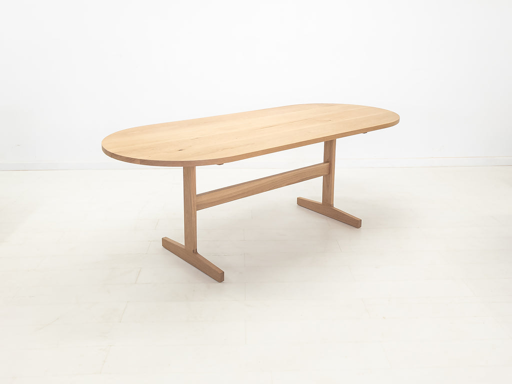 BANQ Dining Table