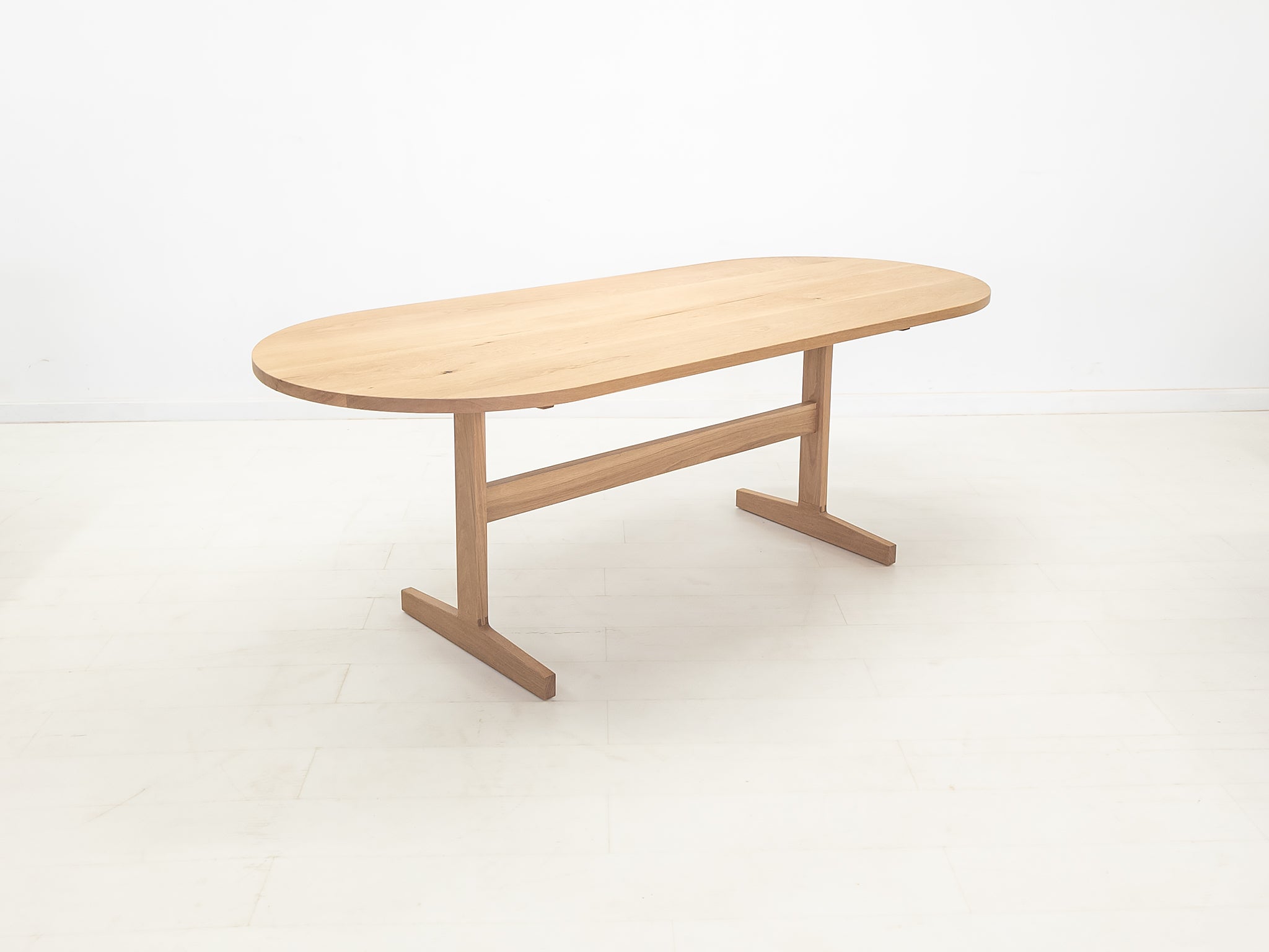 BANQ Dining Table