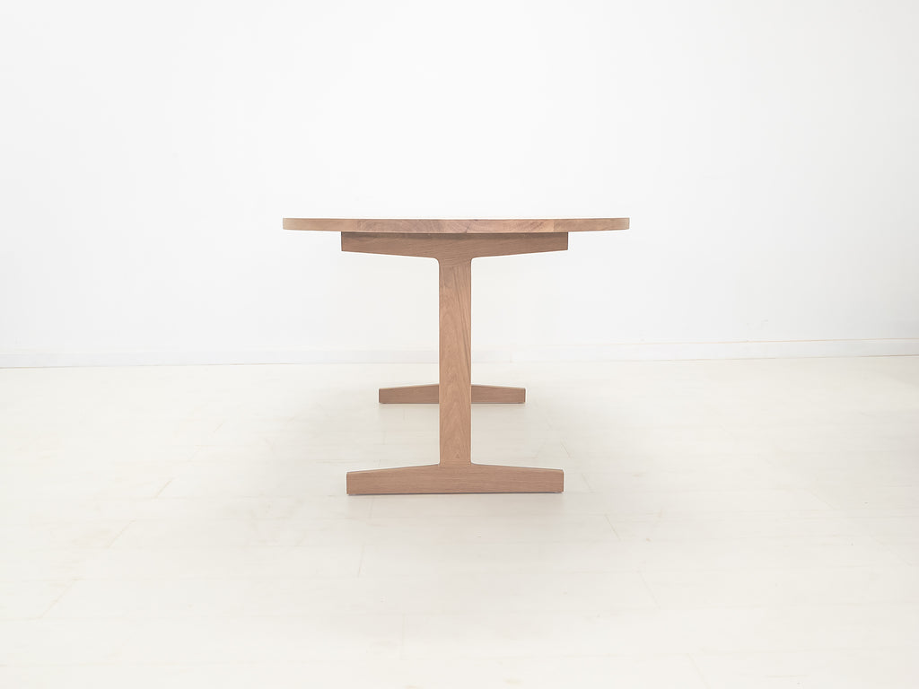 BANQ Dining Table