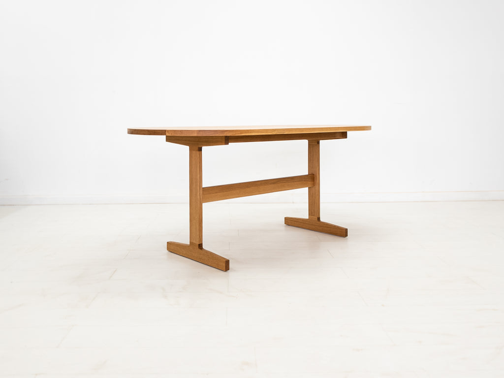 BANQ Dining Table