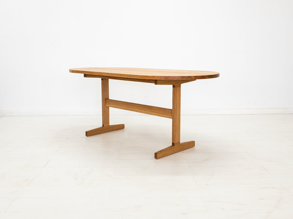 BANQ Dining Table