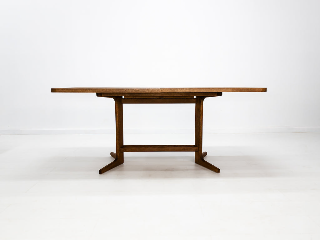 BRIA Dining Table
