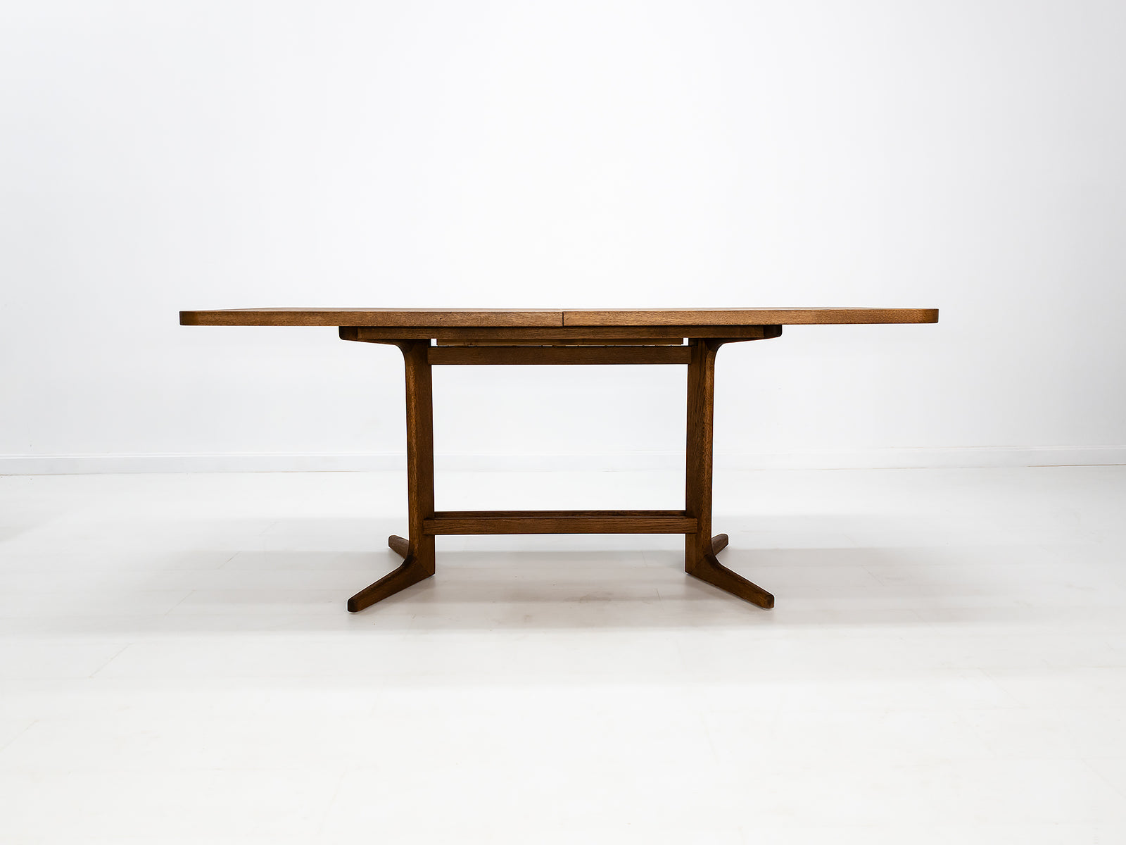 BRIA Dining Table