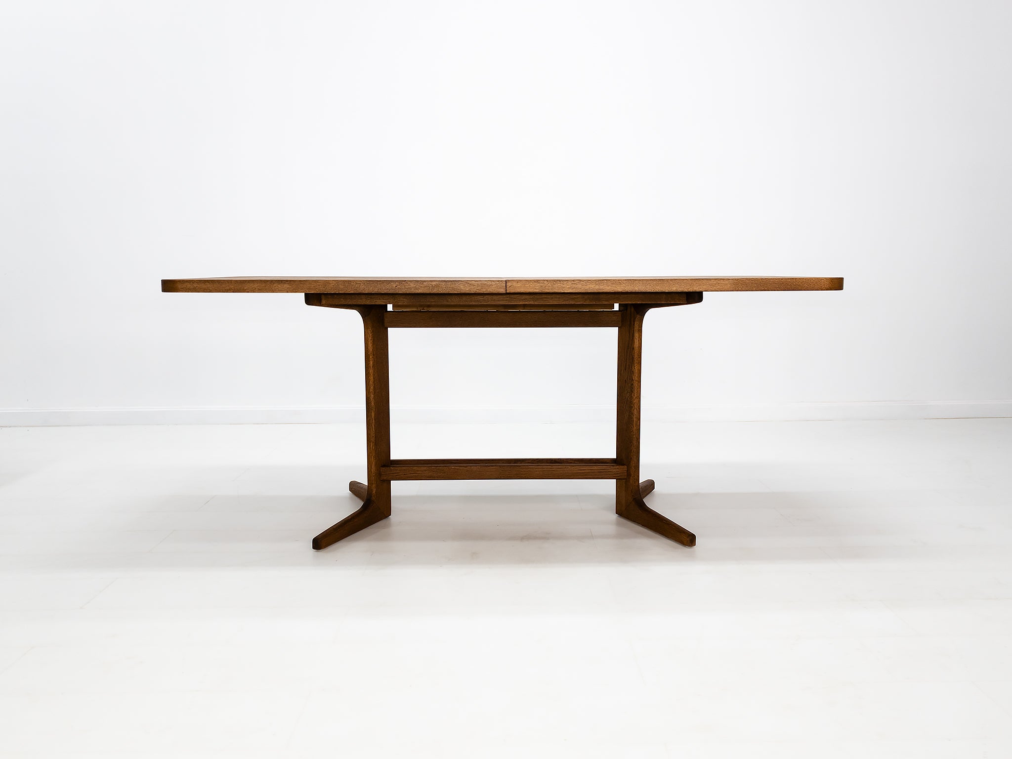 BRIA Dining Table