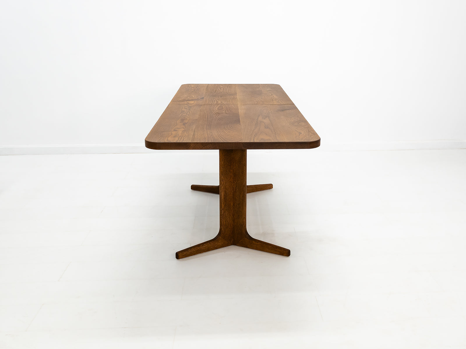 BRIA Dining Table