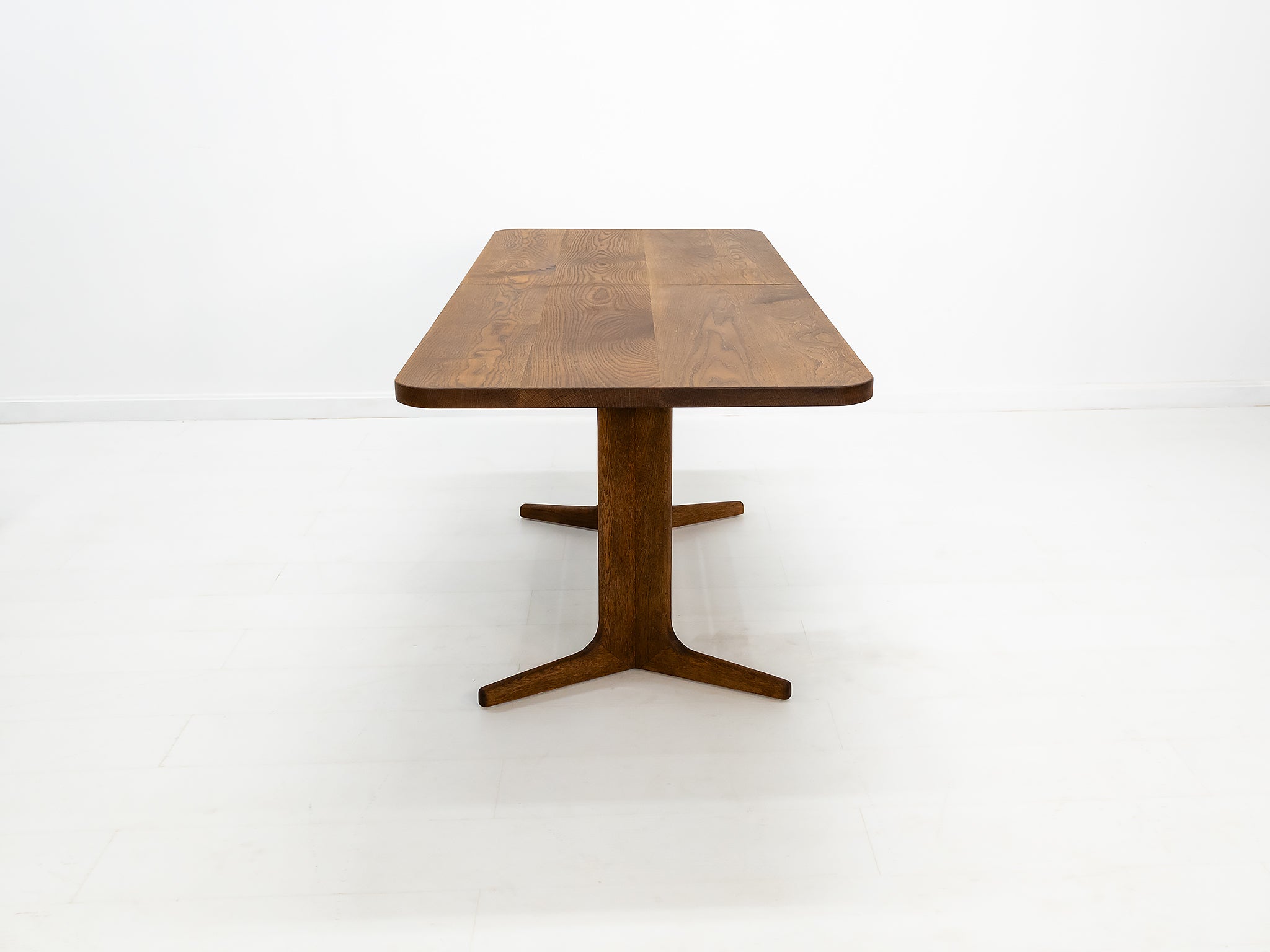 BRIA Dining Table