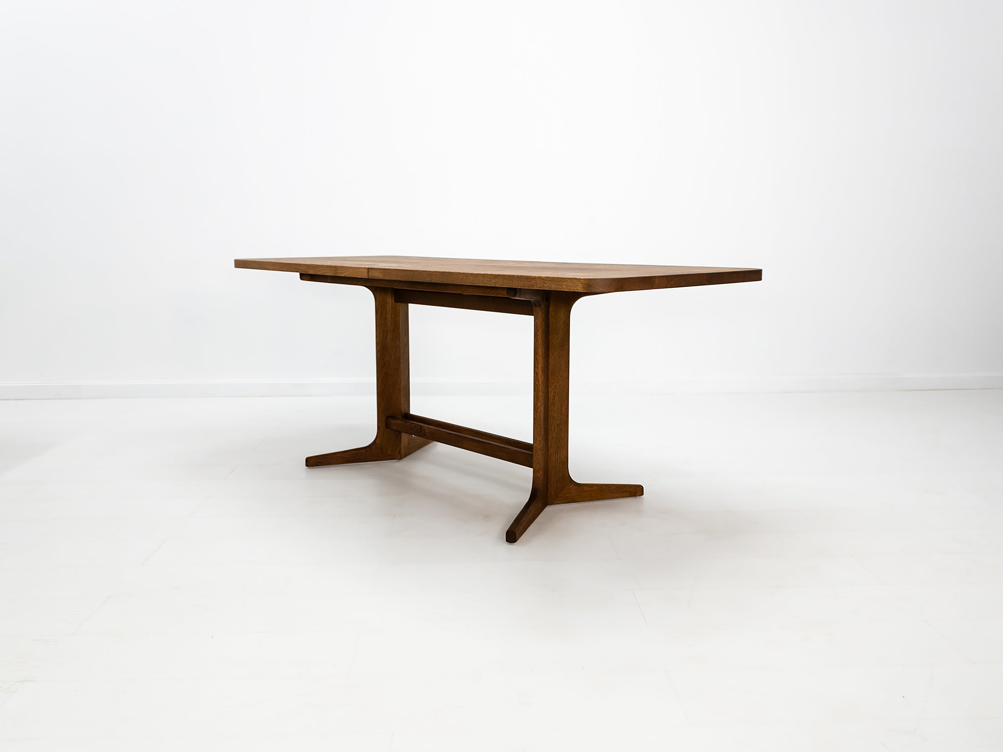 BRIA Dining Table