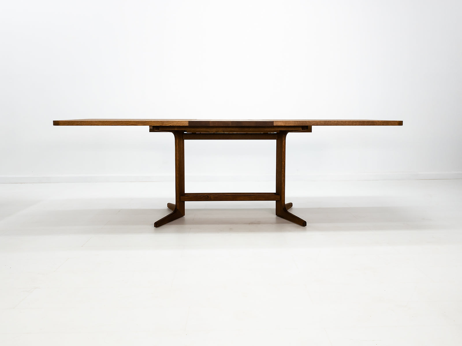 BRIA Dining Table