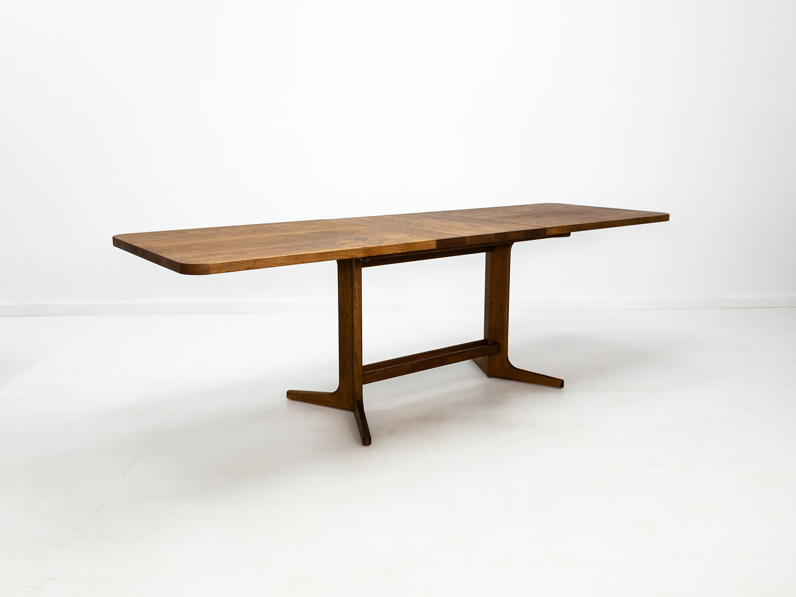 BRIA Dining Table