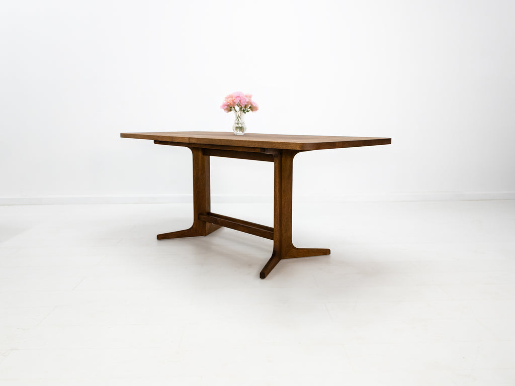 BRIA Dining Table