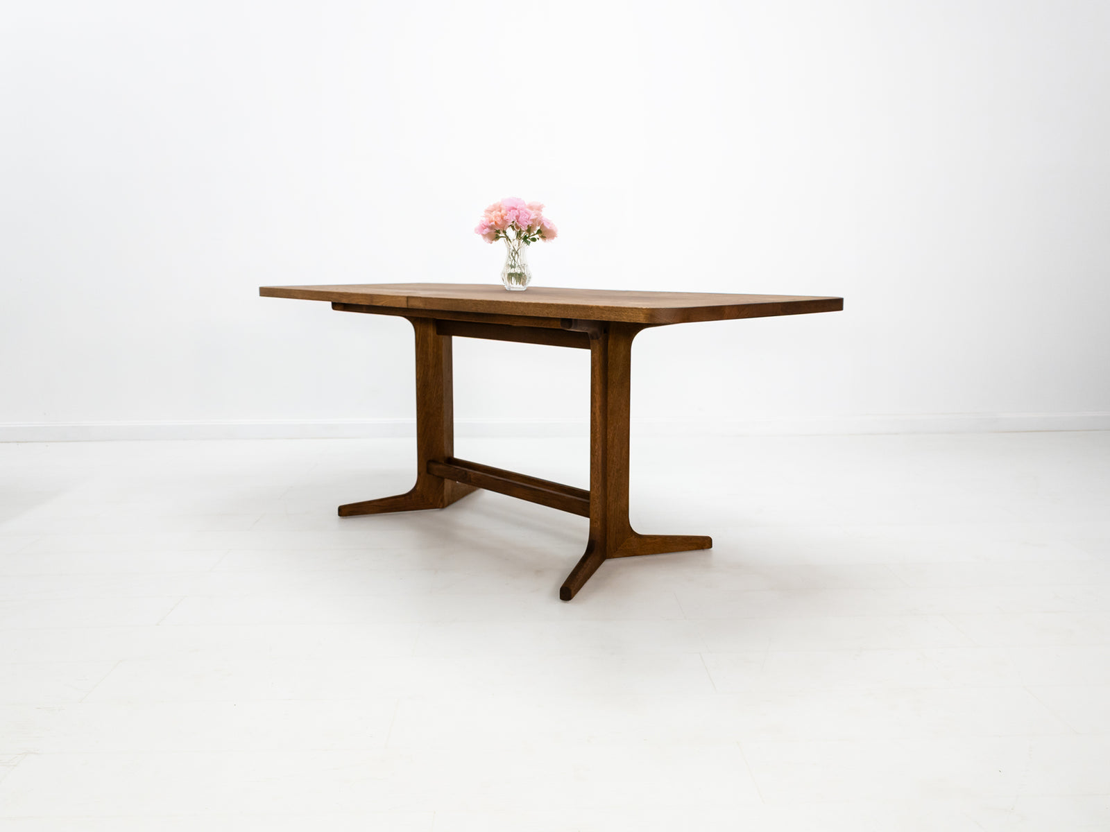BRIA Dining Table