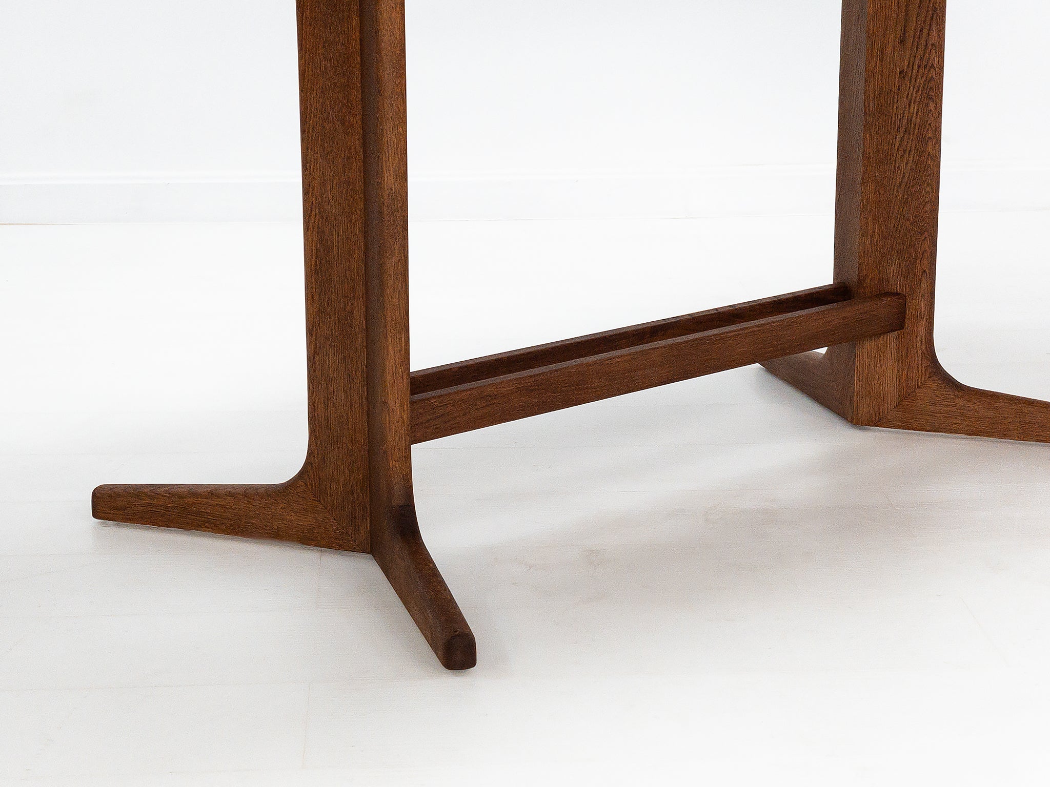 BRIA Dining Table