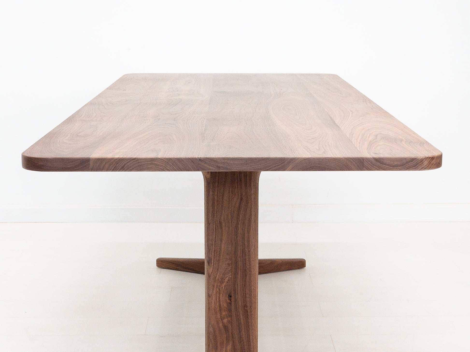 BRIA Dining Table