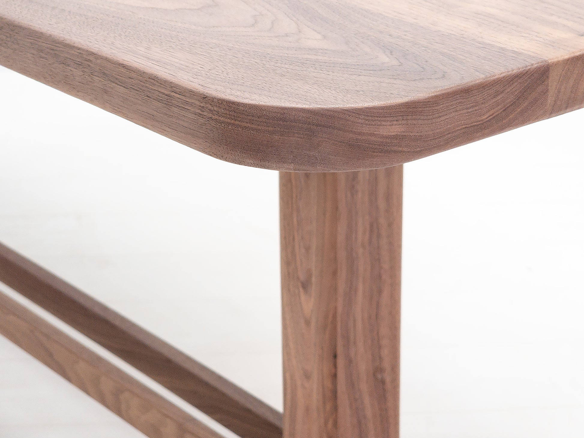 BRIA Dining Table