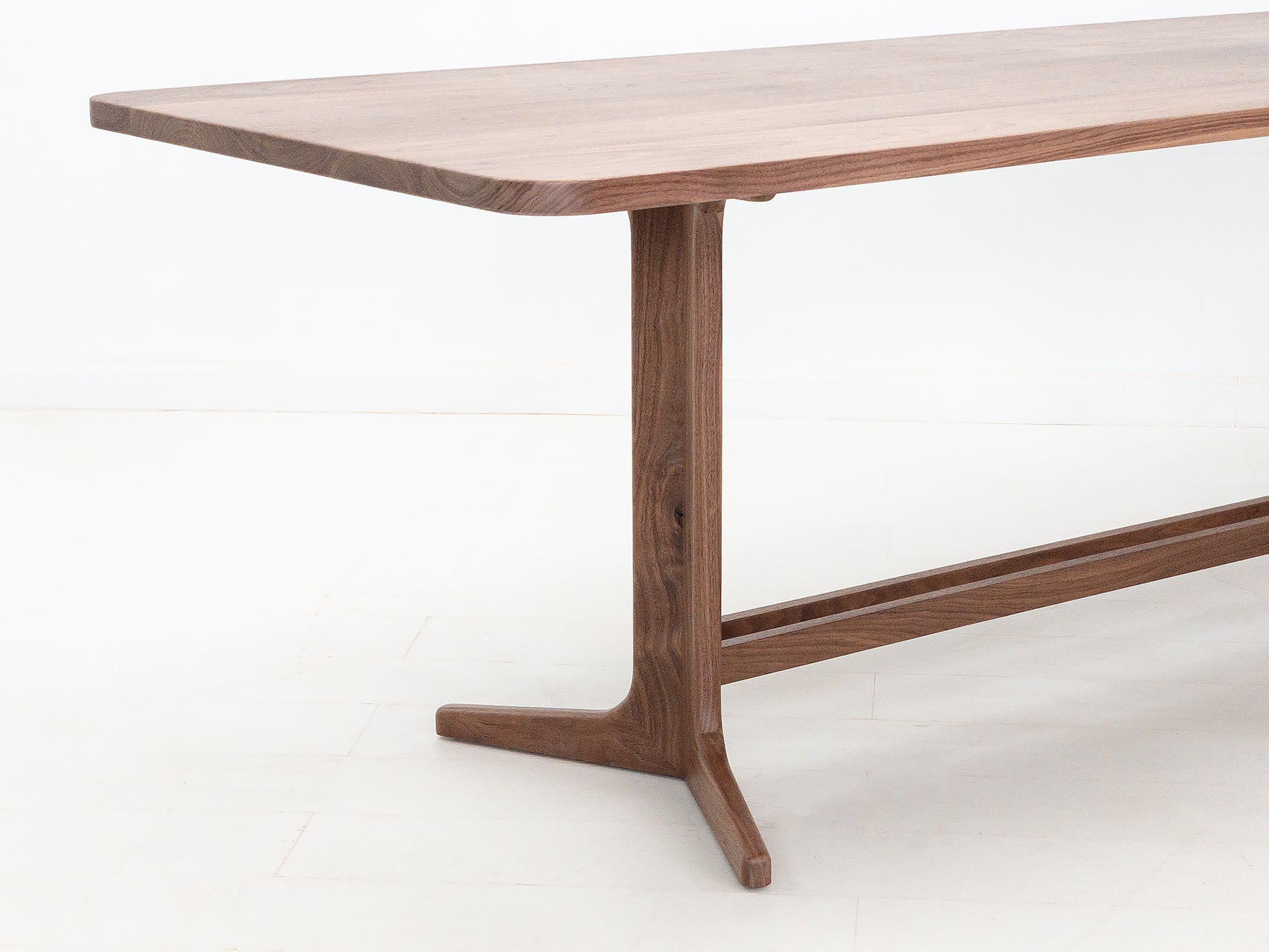 BRIA Dining Table
