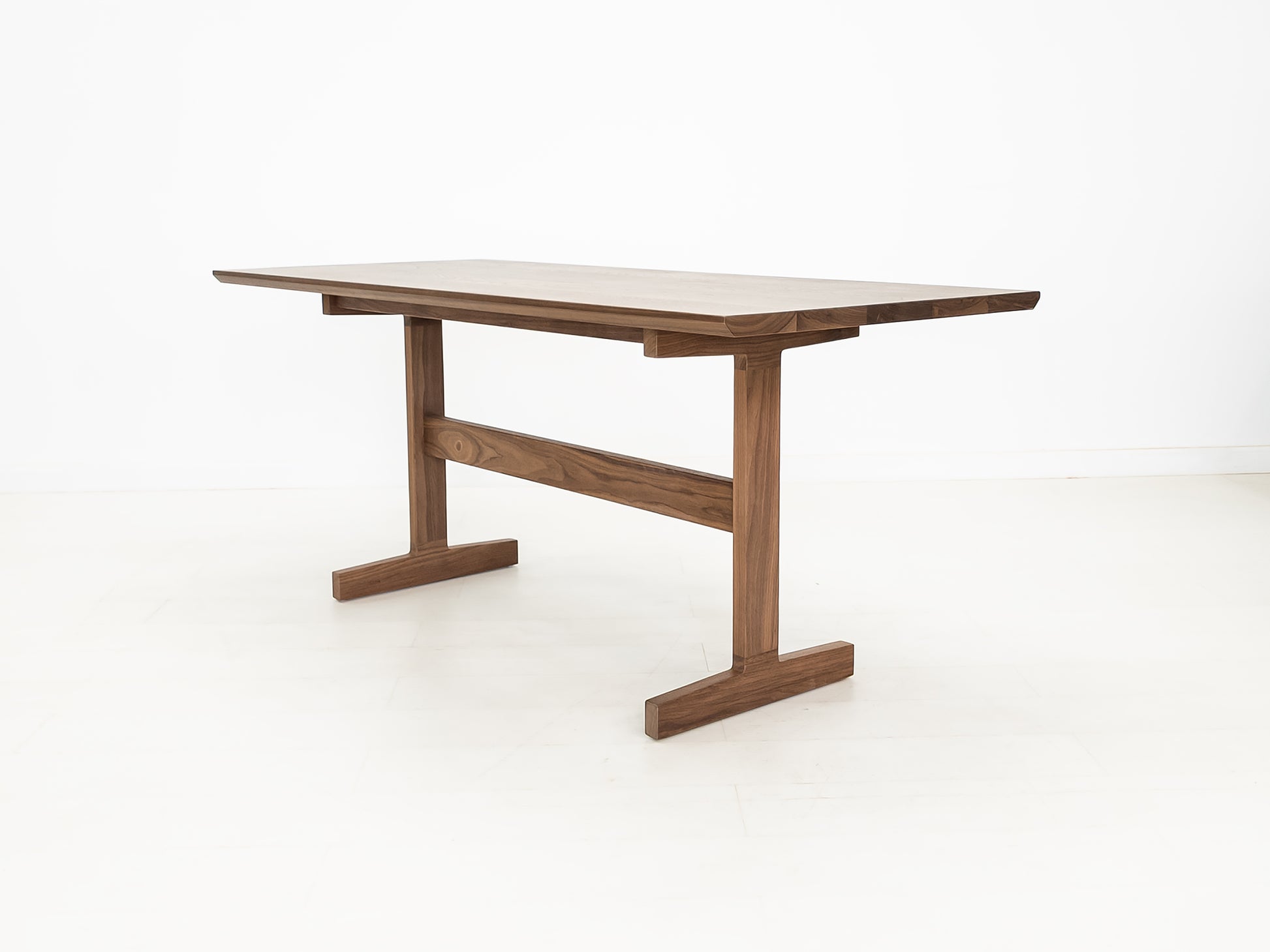 BRIT Dining Table