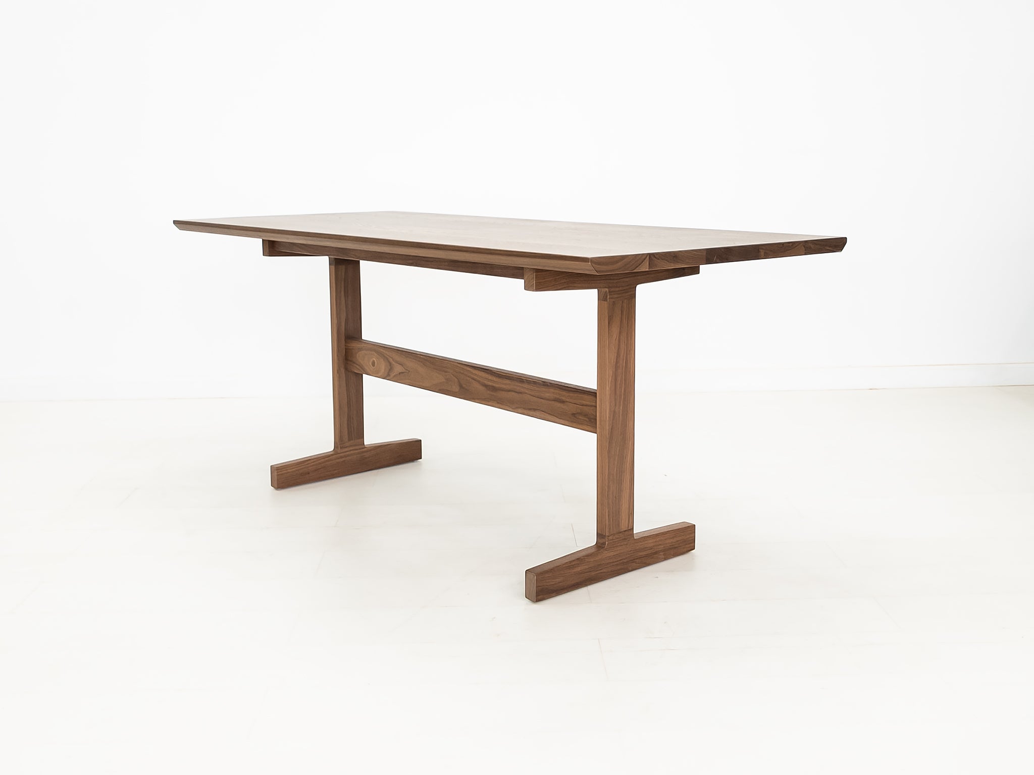 BRIT Dining Table