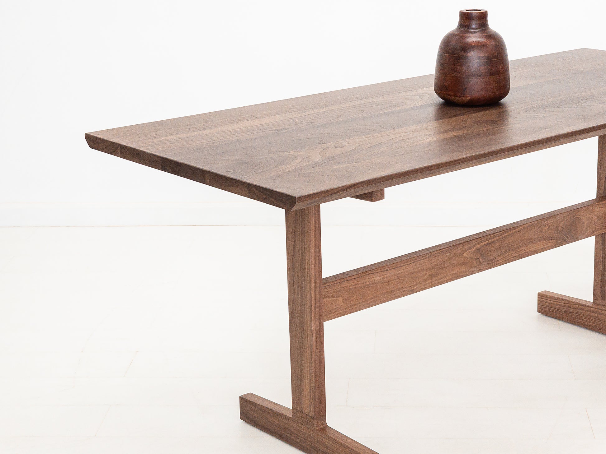 BRIT Dining Table