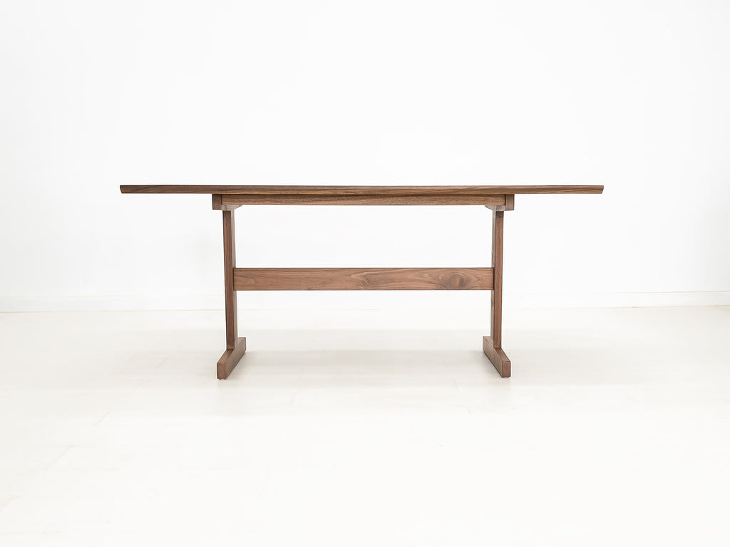 BRIT Dining Table