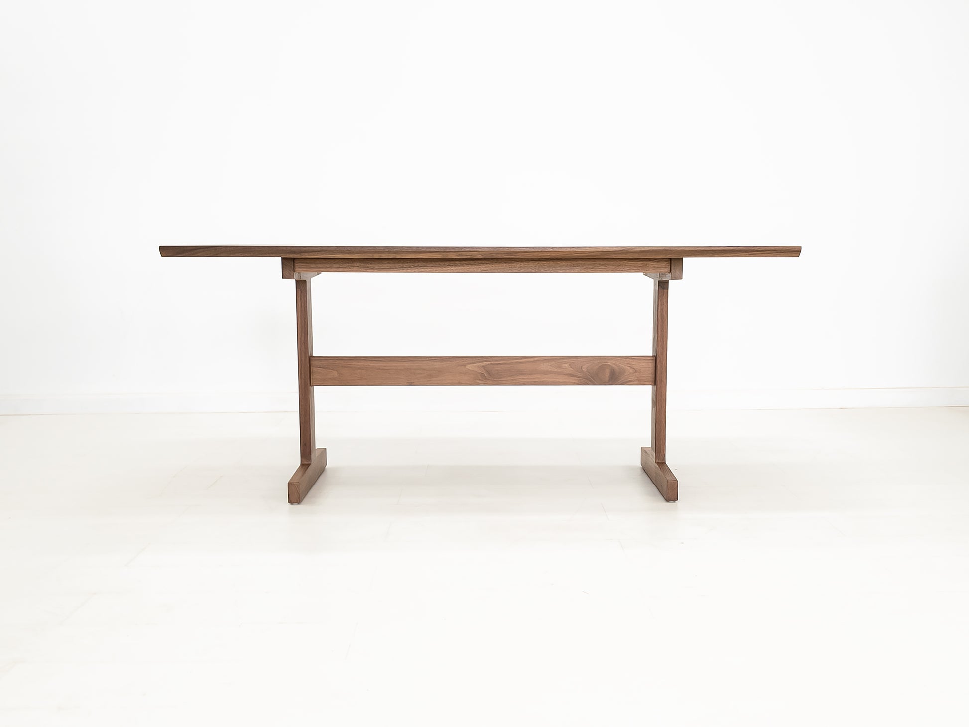 BRIT Dining Table
