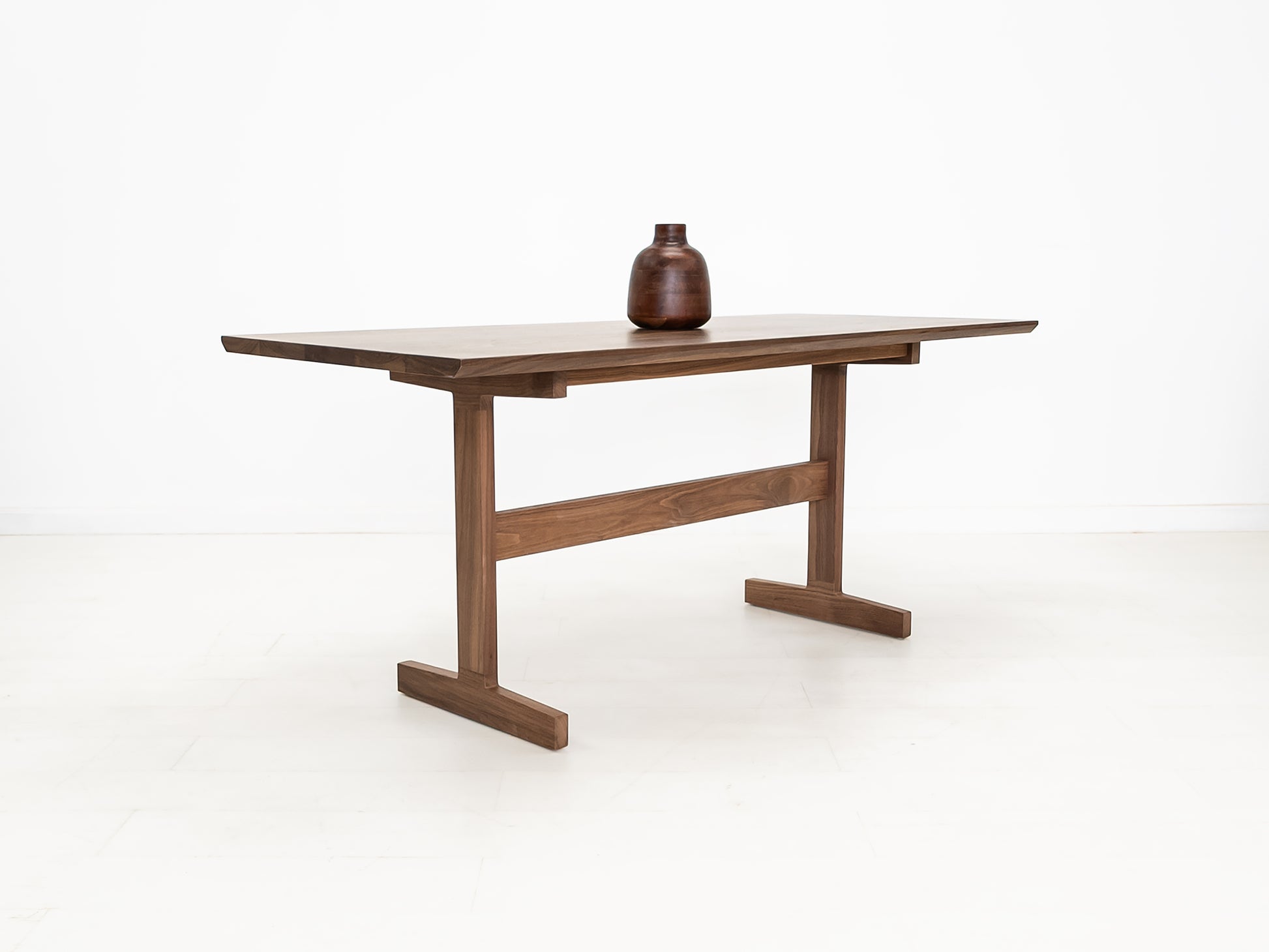 BRIT Dining Table