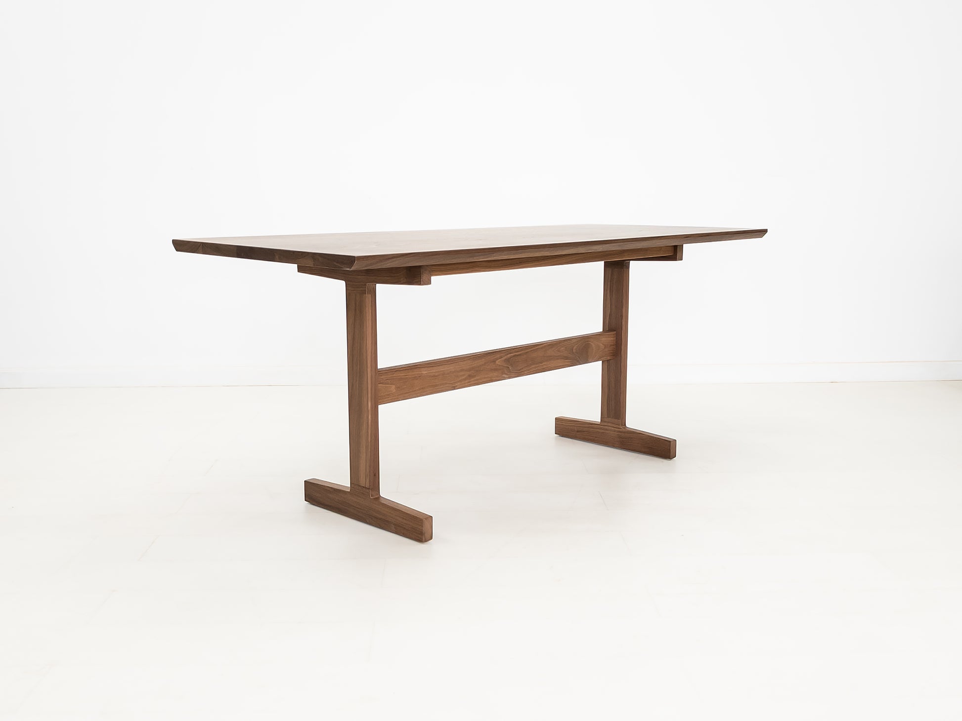 BRIT Dining Table