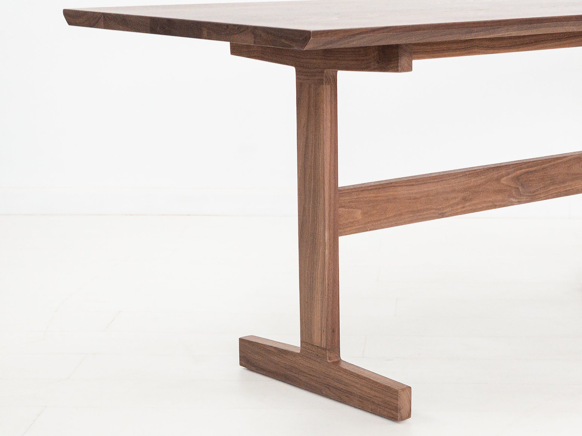 BRIT Dining Table